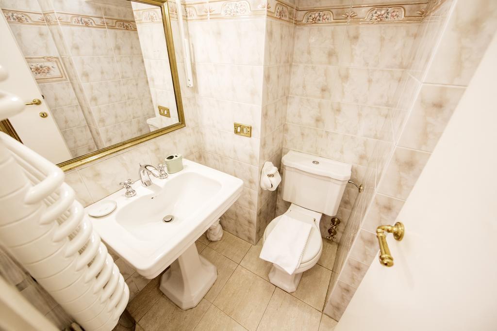Heart Milan Apartments Duomo Castello Room photo